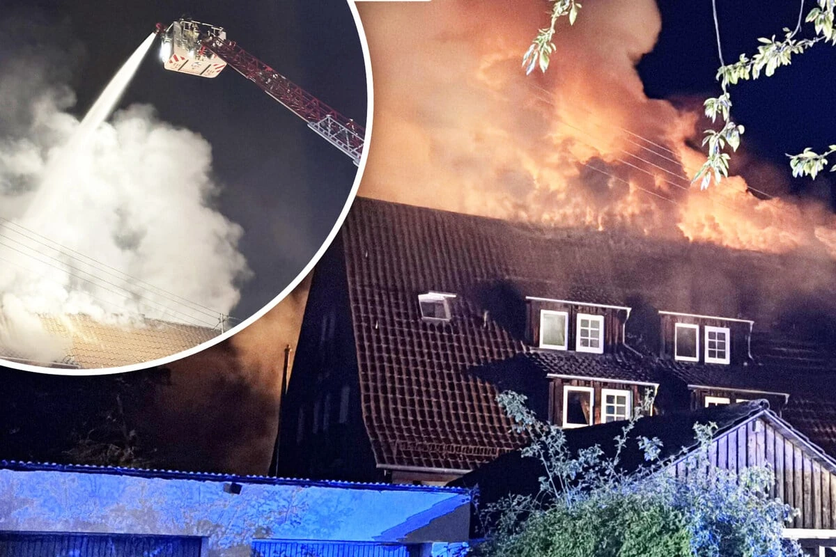 Feuerwehr muss Strom kappen: Altes Bauernhaus im Schwarzwald geht in Flammen auf
