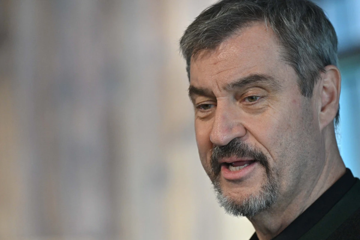 Tod von Papst Franziskus: Söder ordnet Trauerbeflaggung an, erste Kondolenzbücher voll