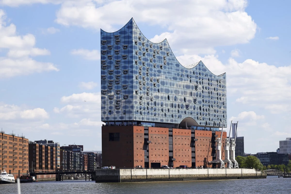 Sirenen heulen in der Hafencity: Elbphi wegen Feueralarm geräumt