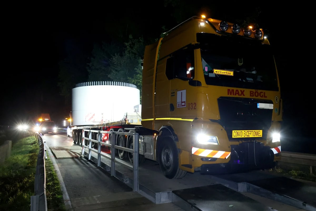 Wegen Schwerlasttransport: Bundesstraße in Chemnitz stundenlang dicht