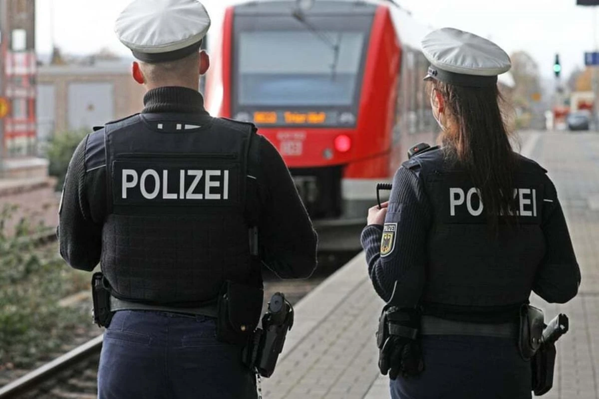 Zwei offene Haftbefehle: Routine-Kontrolle bringt Mann hinter Gitter