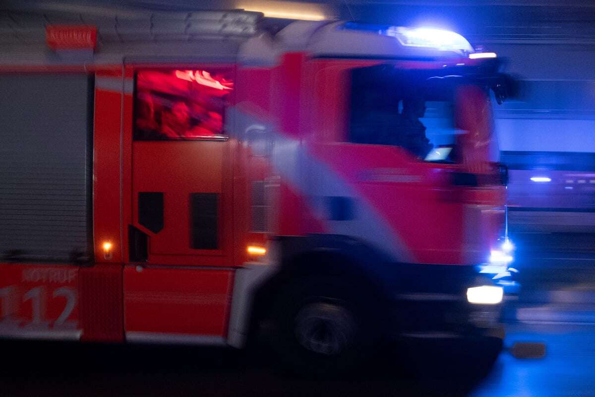 Auto brennt in Mitte lichterloh - Ist hier von Brandstiftung auszugehen?