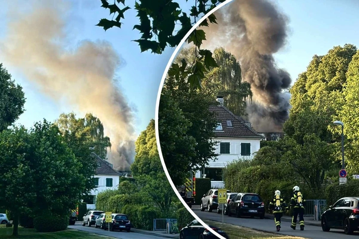 Rauchsäule kilometerweit sichtbar: Villa in Wuppertal steht in Flammen