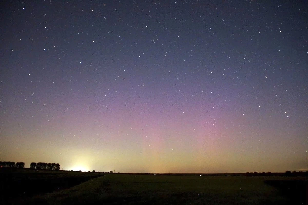 Magische Nacht in Brandenburg: Polarlichter färben den Himmel bunt!