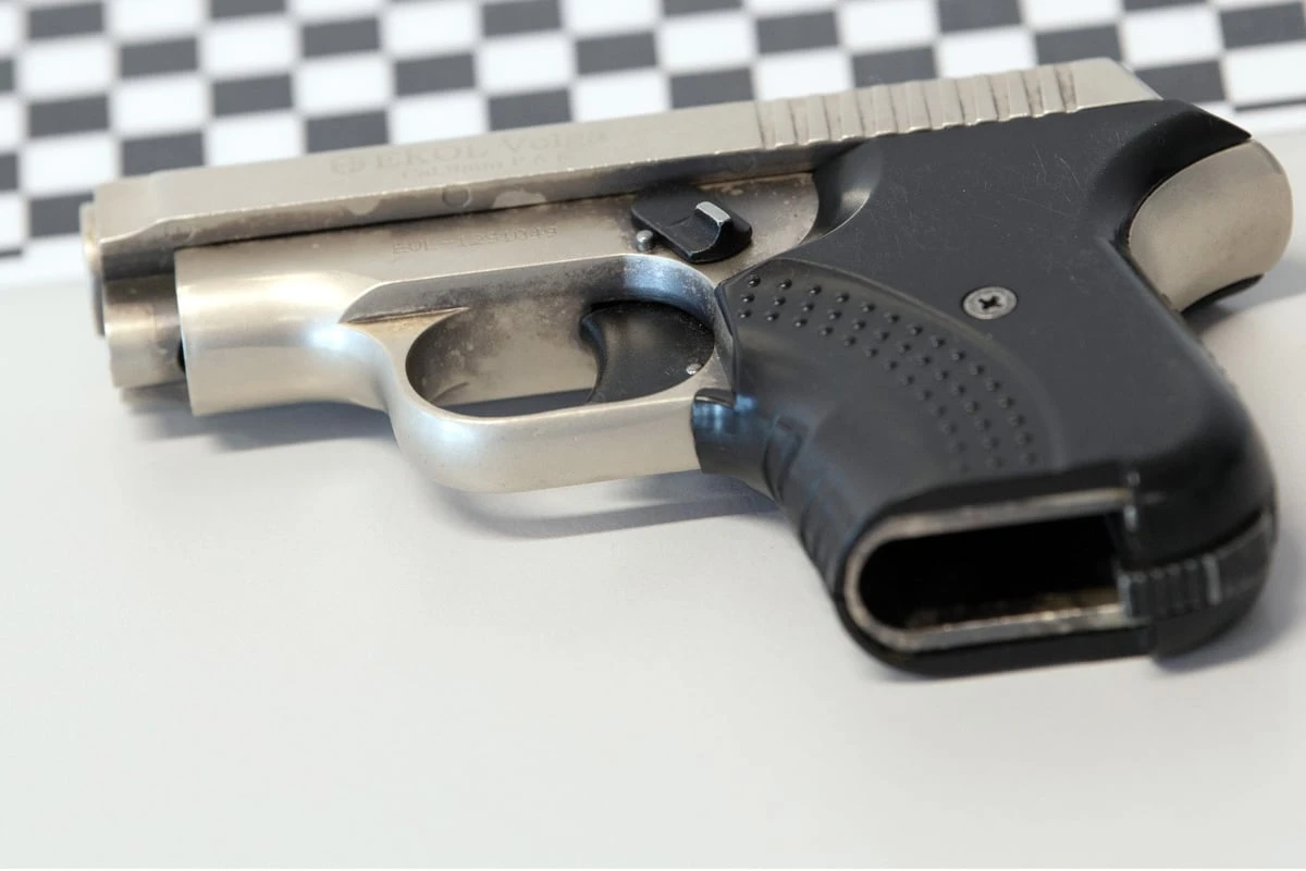 Polizei schenkt Tierpark Schusswaffen, die es eigentlich nicht mehr geben dürfte