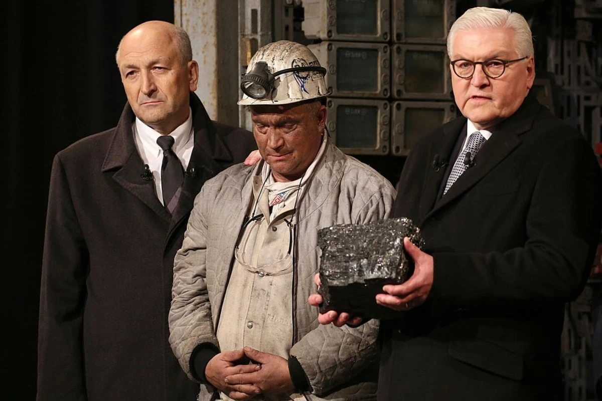 Historisch: Frank-Walter Steinmeier übergibt letzte Kohle ans 