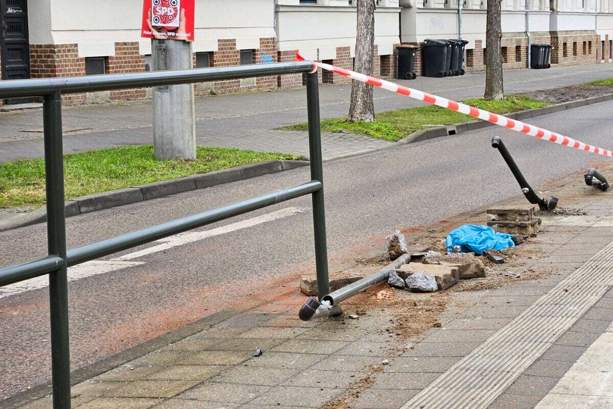 Suff-Unfall im Leipziger Norden: 22-Jähriger zerlegt mit VW Haltestelle