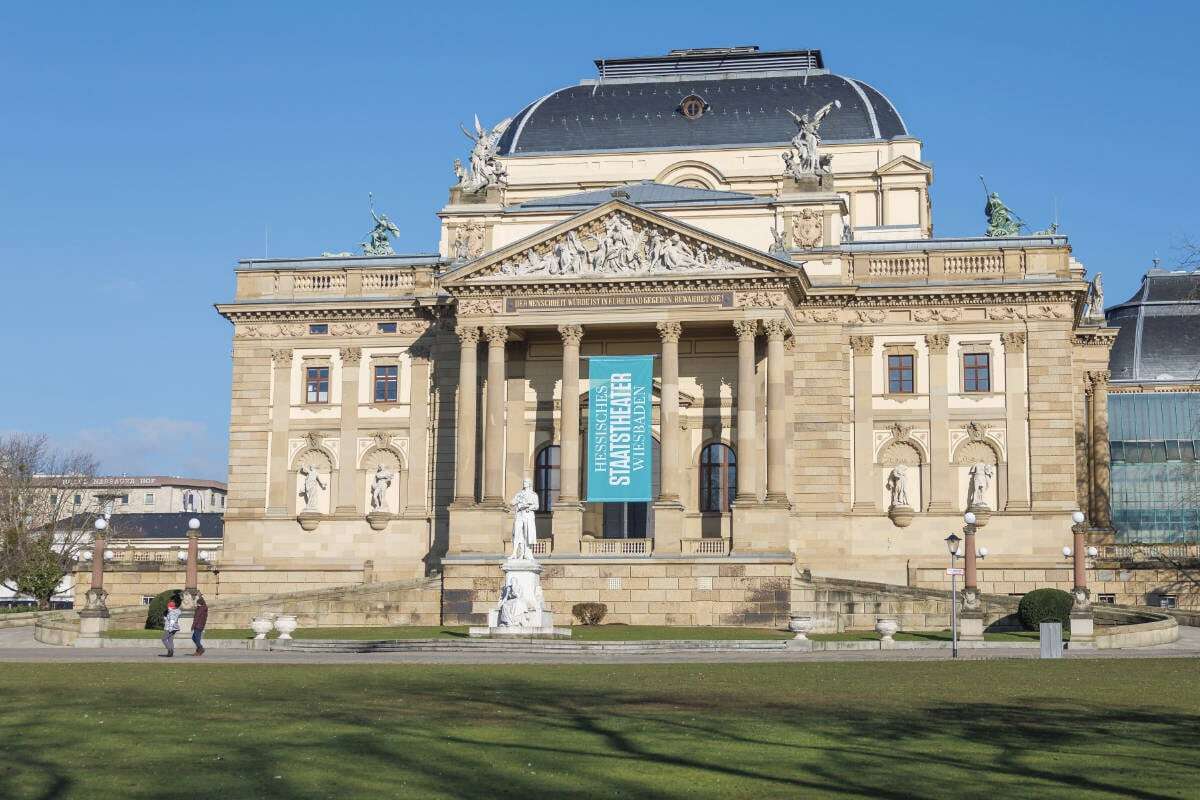 FKK im Staatstheater Wiesbaden: Teilnehmer für Nackttanz-Projekt gesucht!