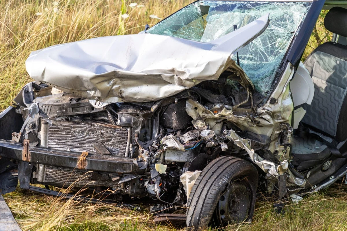 Renault und Skoda krachen zusammen: Eine Tote, ein Schwerverletzter