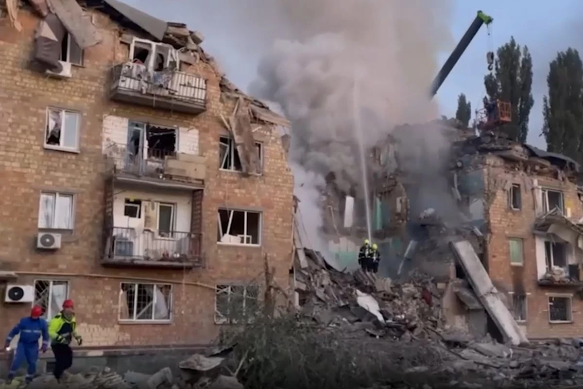 Ukraine-Krieg: Russen-Geschoss trifft Wohnhaus - Mindestens acht Tote