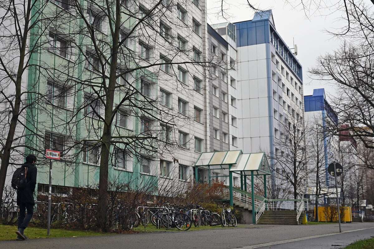 Motorrad kracht mit Rettungswagen zusammen: Biker landet im Krankenhaus!