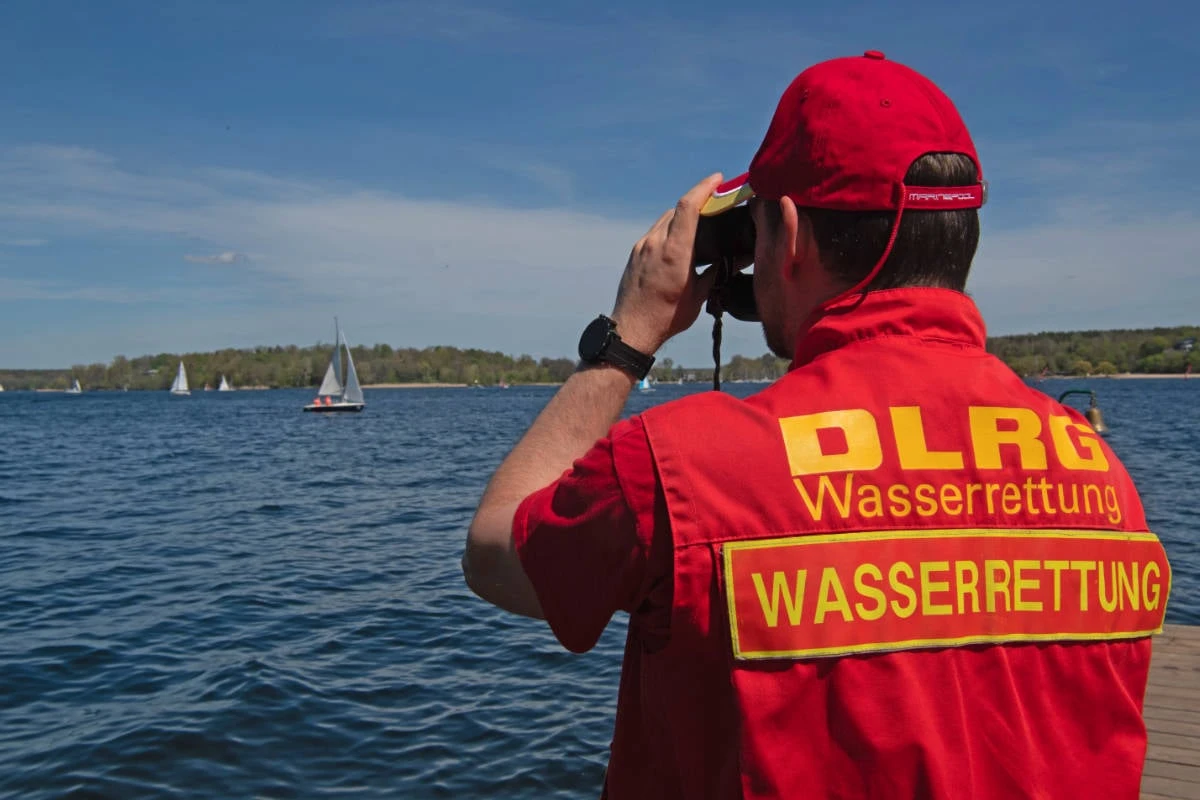 DLRG-Schwimmer rettet in kurzer Zeit gleich zwei Menschen das Leben