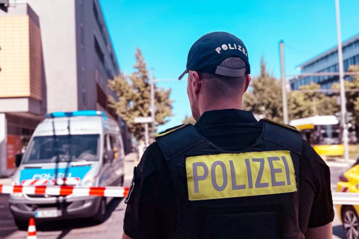Tram-Unfall in Berlin: Fußgängerin lebensgefährlich verletzt