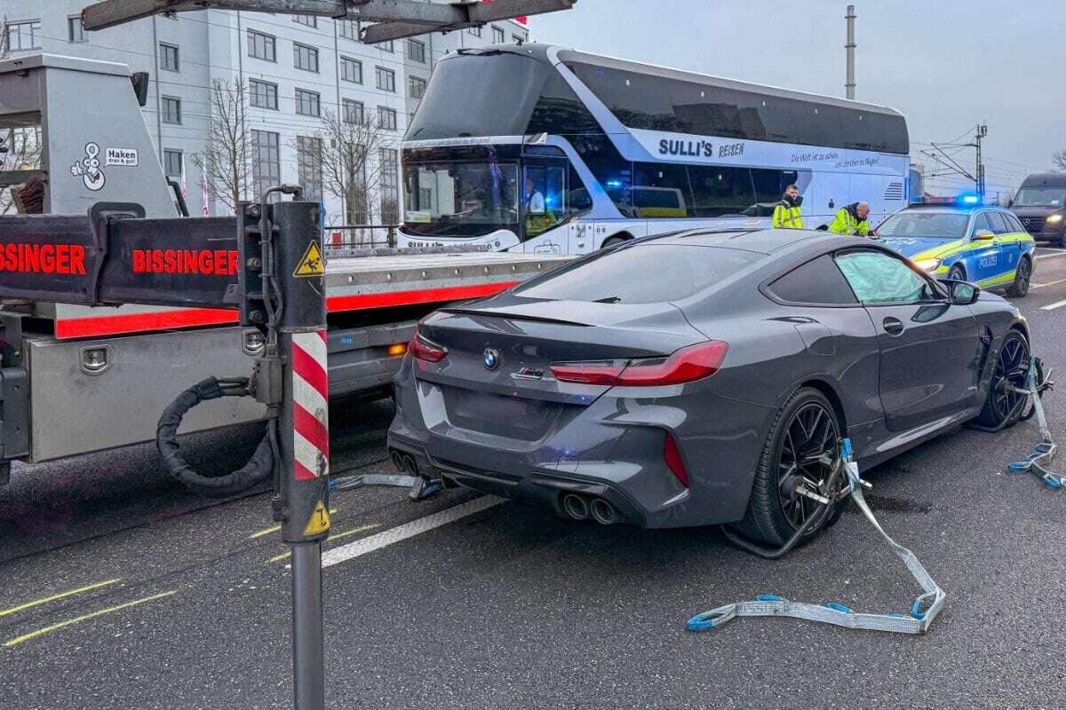 BMW kollidiert mit VW Golf: Zwei Verletzte nach Unfall durch Falschfahrer