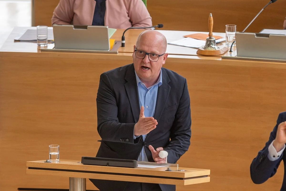 SPD-Chef fordert Verfassungstreue auch schon für OB-Kandidaten