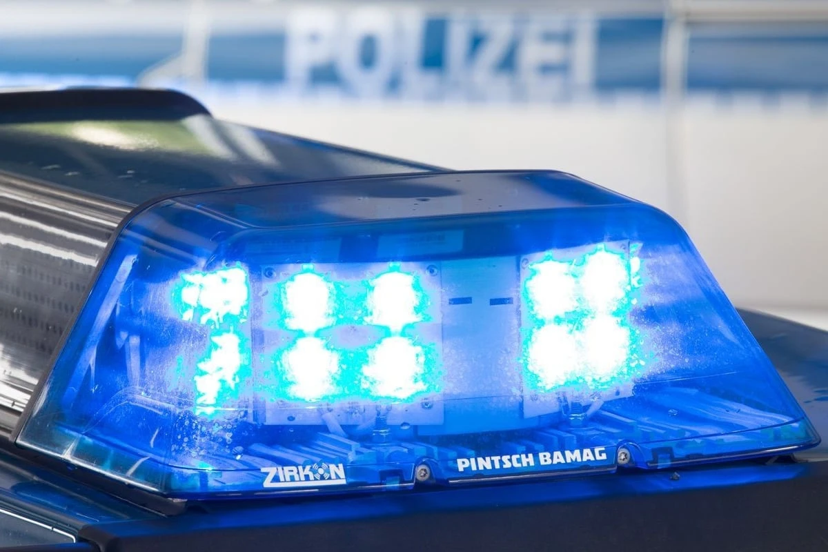 Kurioser Einsatz in Heidelberg: Wütender Kunde bewirft Mitarbeiter mit Grillhähnchen