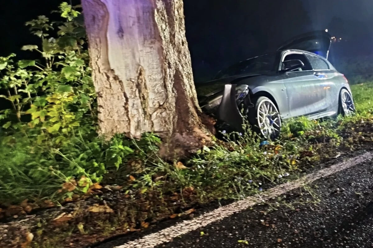 BMW-Fahrer verliert die Kontrolle: Drei Personen im Krankenhaus