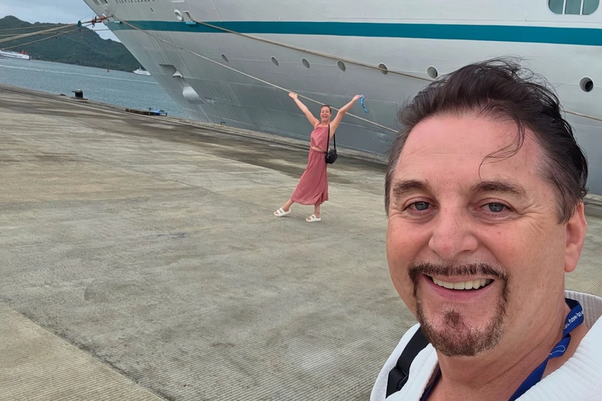 Uwe Herrmann mit Freundin auf Kreuzfahrt - auch ein Kamerateam ist dabei