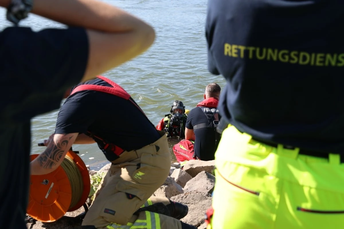 Person verschwindet spurlos im Rhein - Suche in Leverkusen ergebnislos