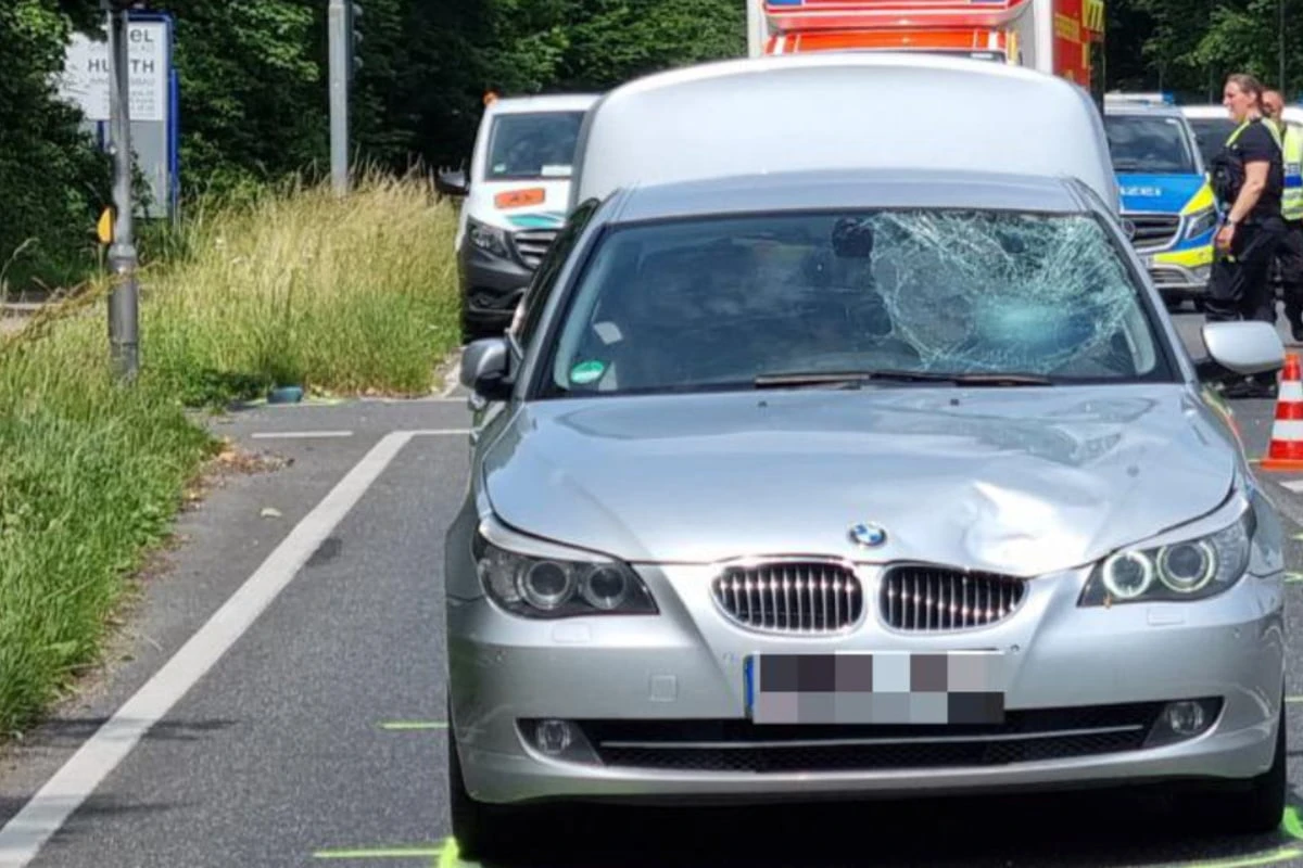 BMW fährt in Grundschüler: Ein Kind schwer verletzt