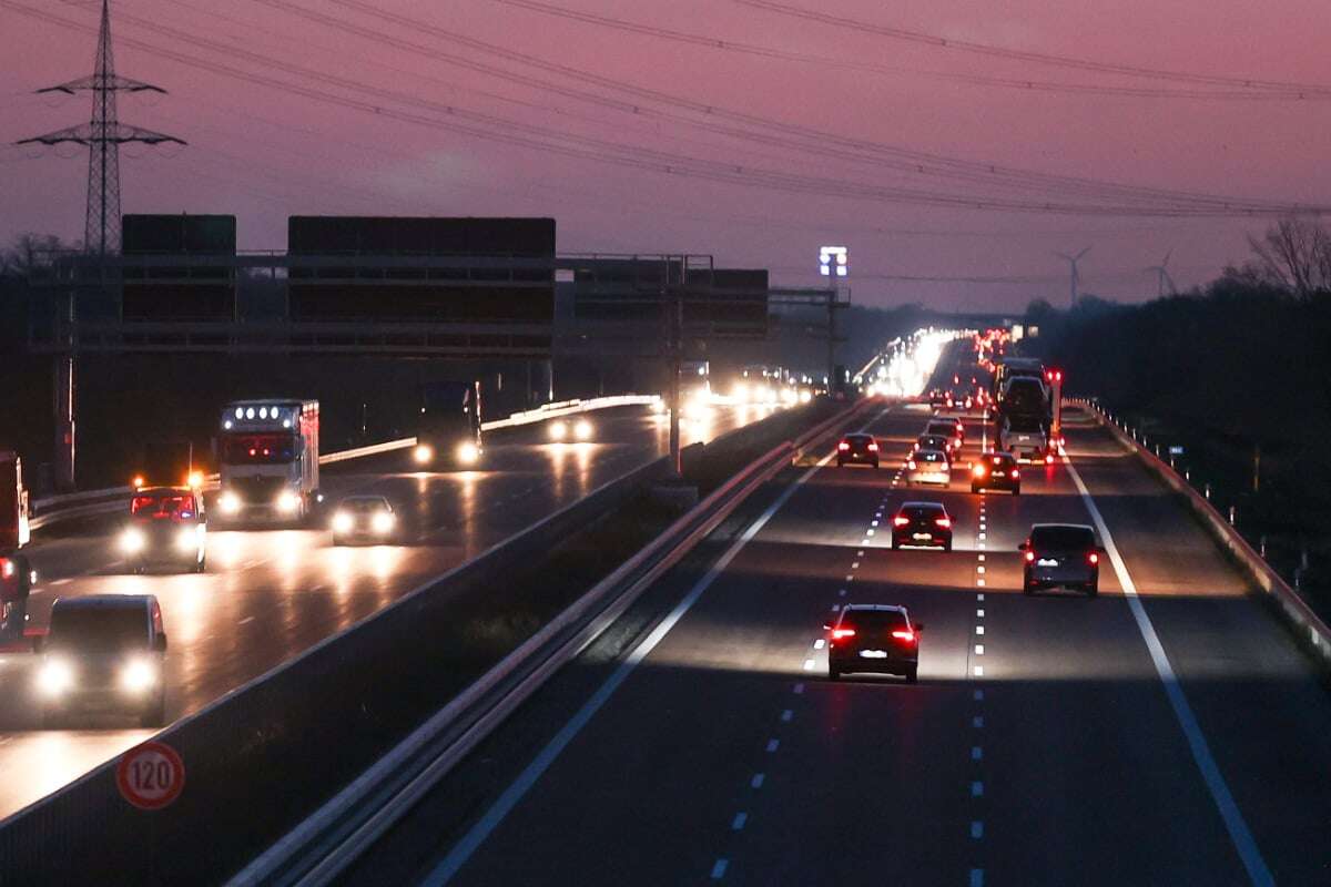 A9-Crash mitten in der Nacht: Mehrere Menschen verletzt!