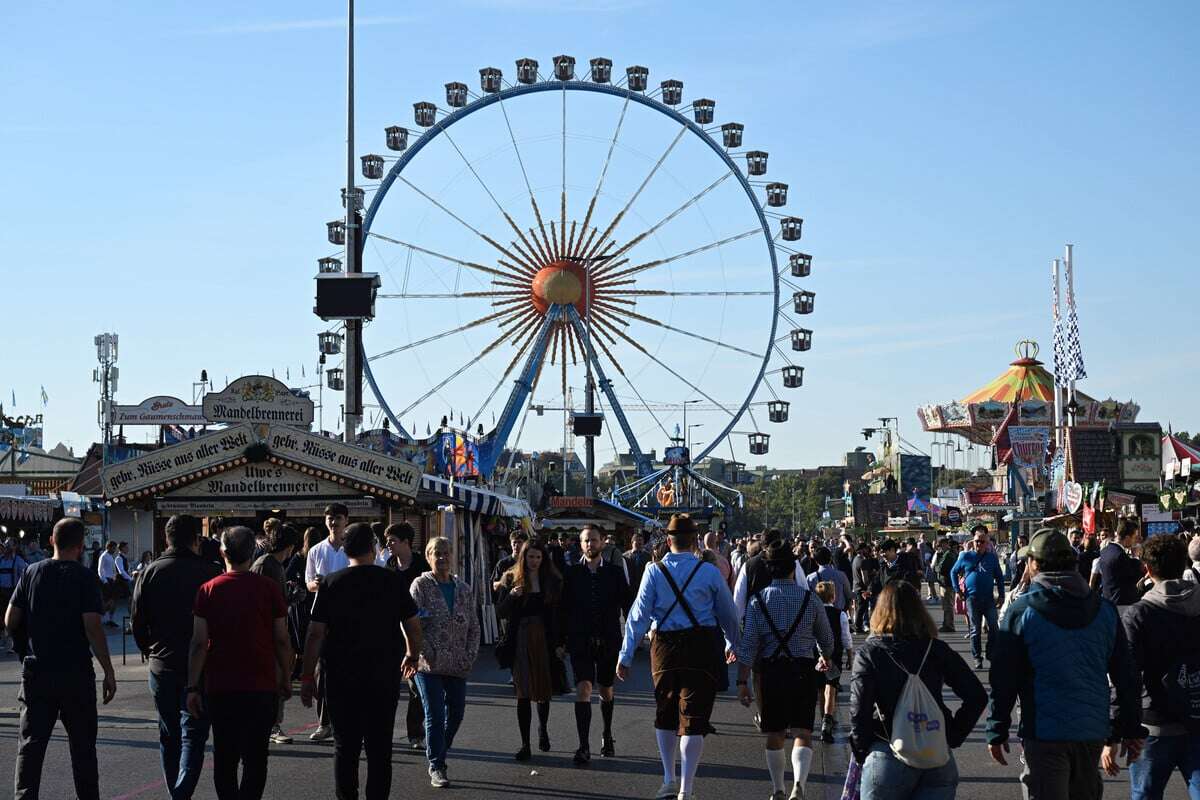 Frau sieht Mega-Star auf der Wiesn und filmt ihn heimlich