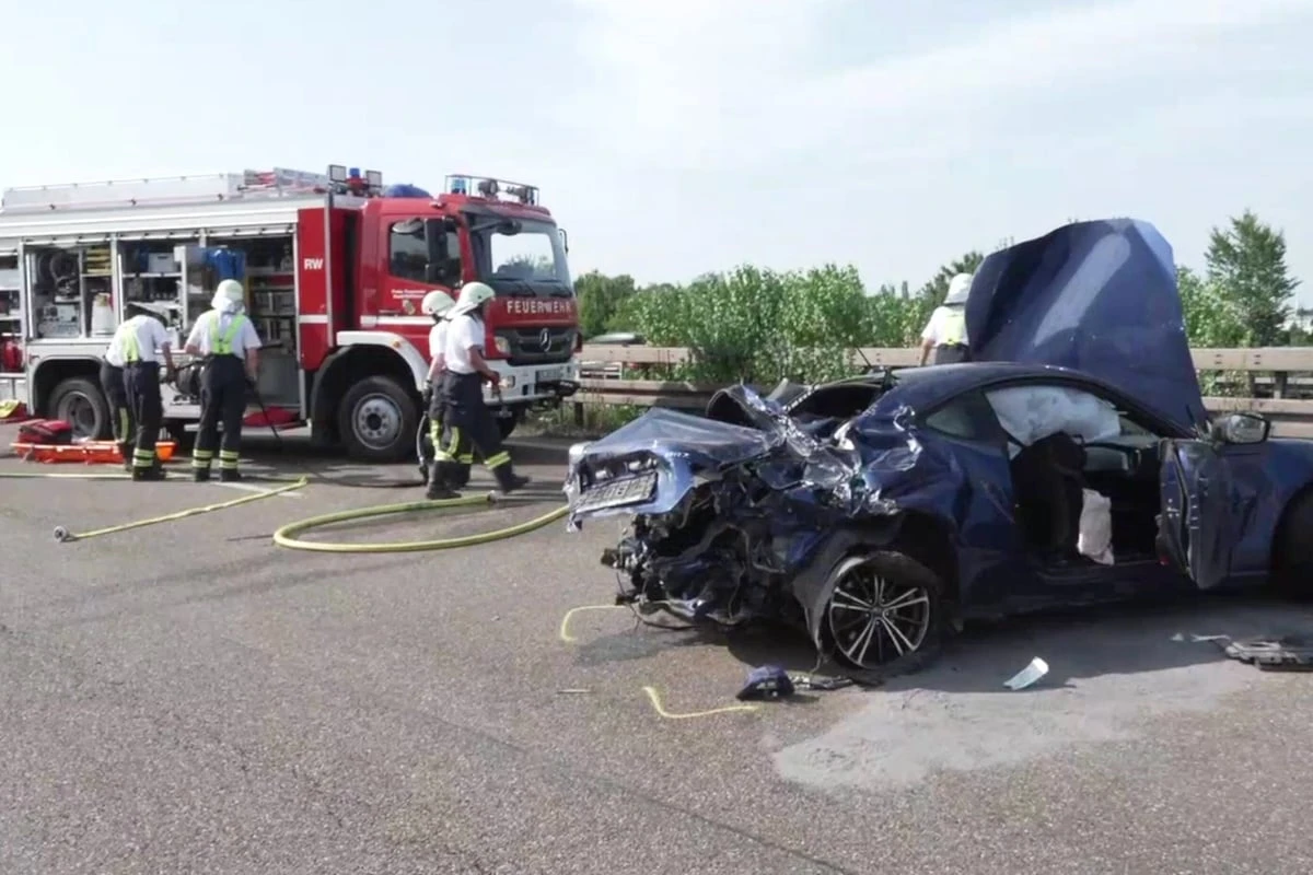 Reifen auf A8 geplatzt: Vater stirbt, Frau und Kinder teils schwer verletzt