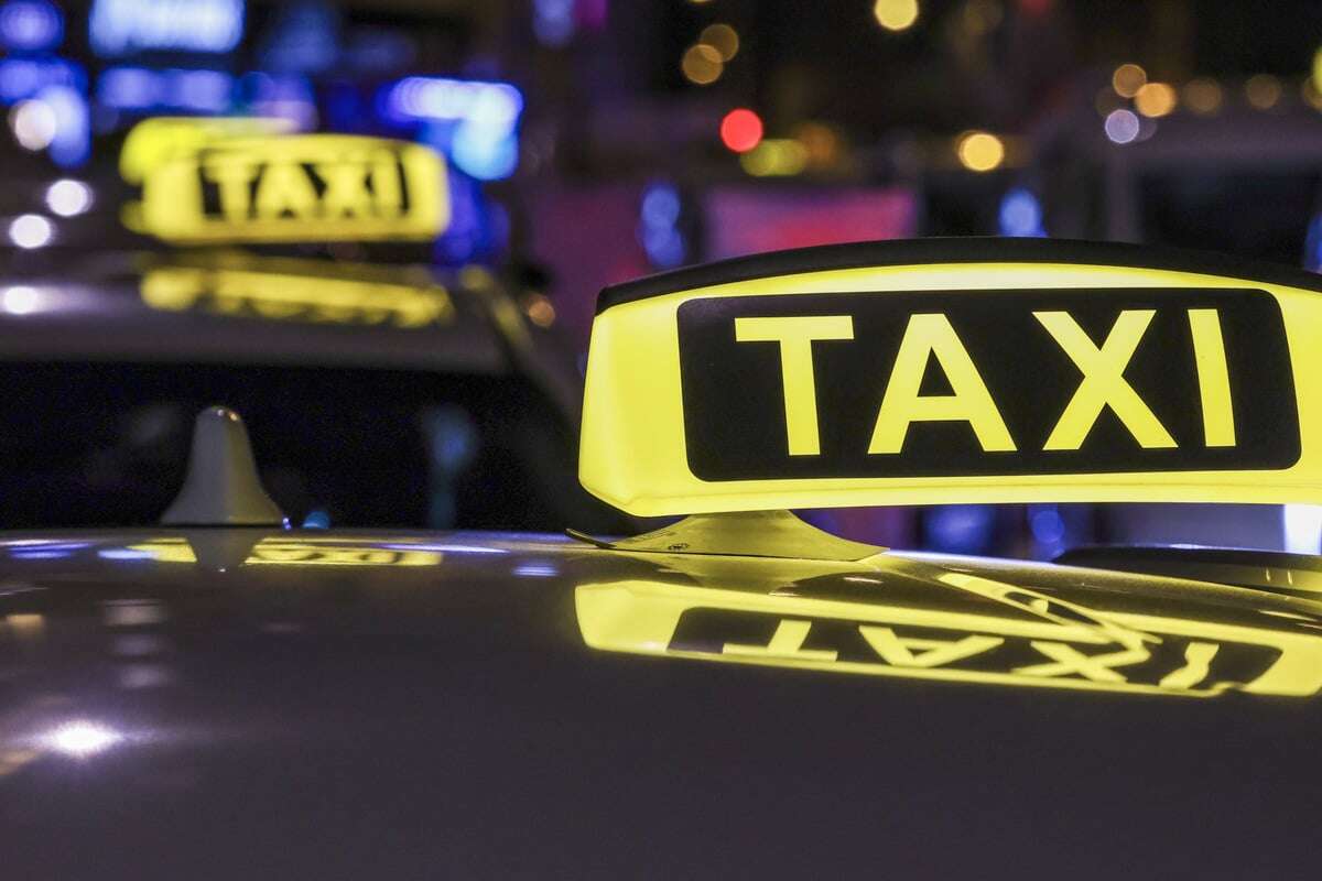 Freie Fahrt: Diebe klauen Schlüssel und machen sich mit zwei Taxis aus dem Staub!