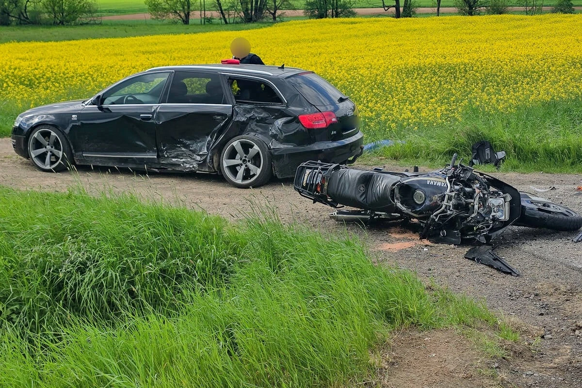 Biker (†62) will Autoschlange überholen, dabei kommt es zu tödlichem Unfall