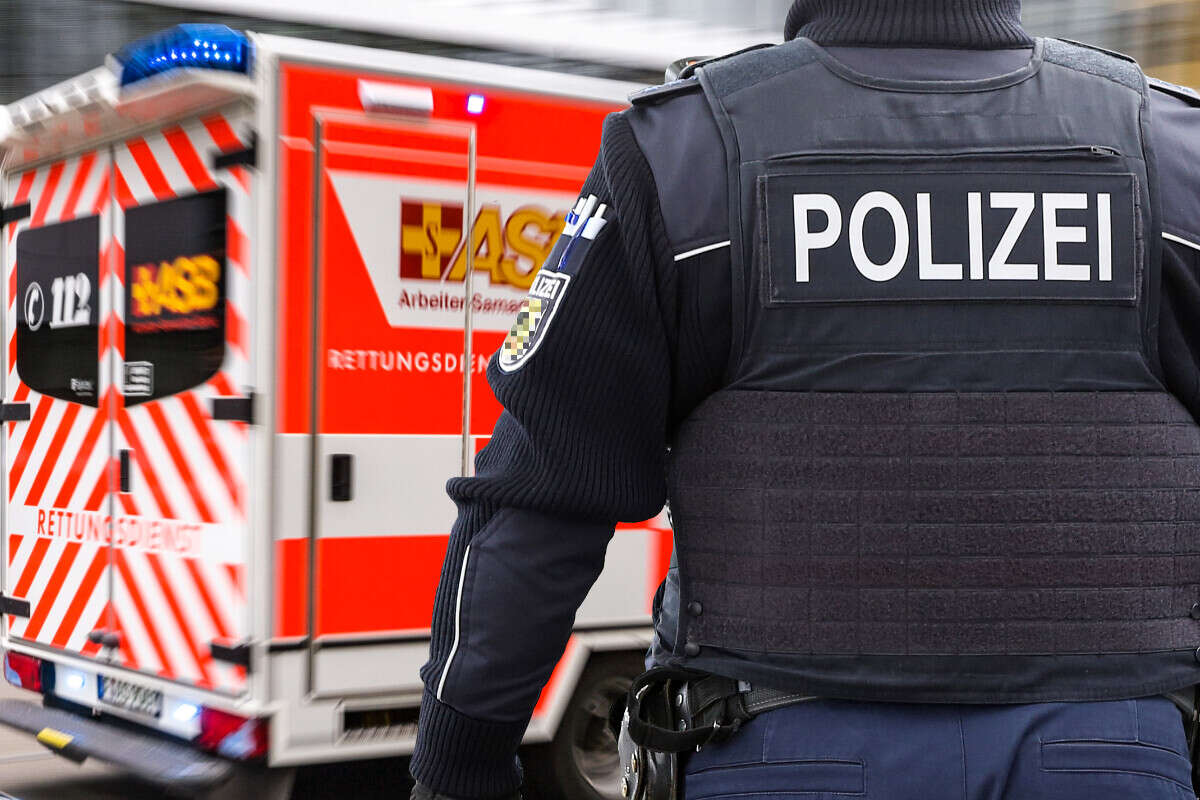 Junge Frau mit Messer niedergestochen: Polizei fahndet nach Ehemann