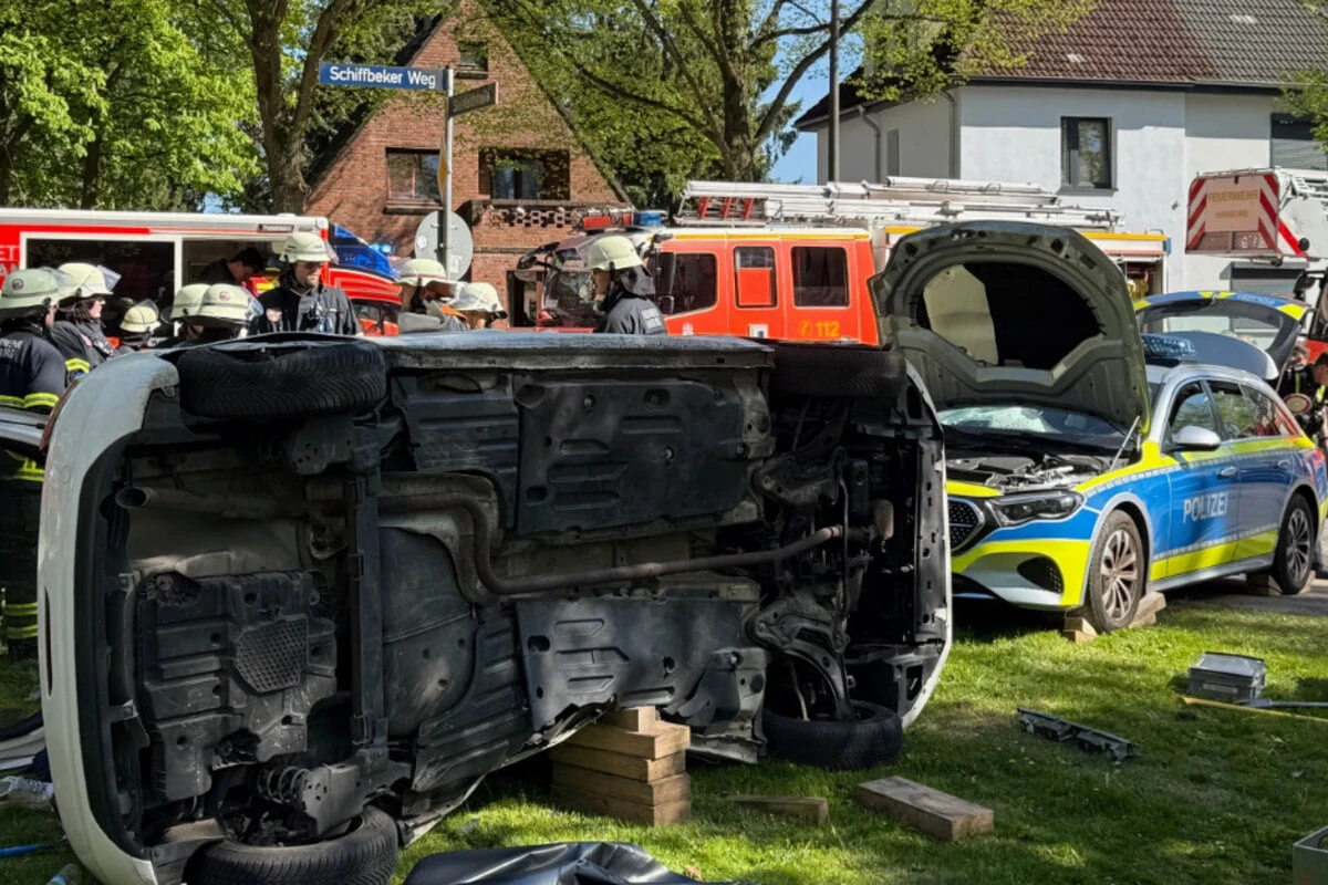 Unfall mit Streifenwagen: Mehrere Verletzte, darunter Kinder