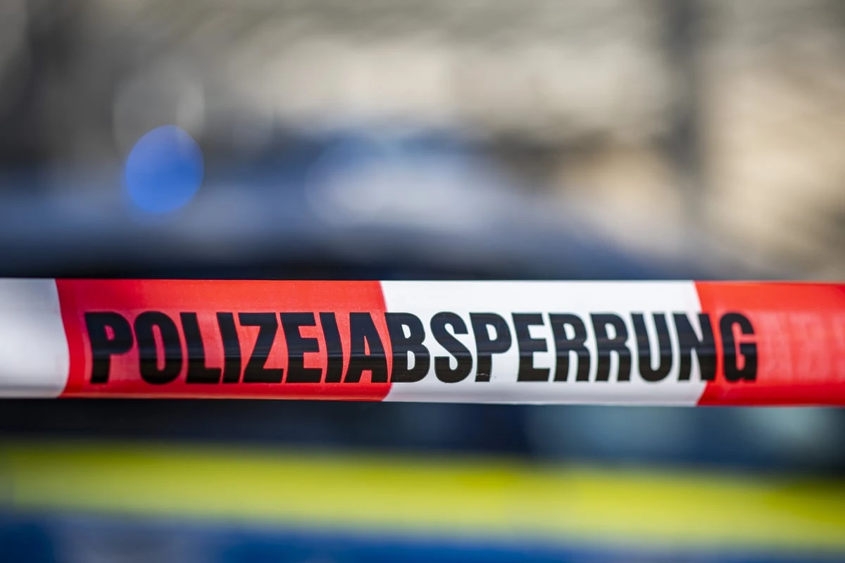 In Lastenaufzug eingeklemmt: Geburtstagsfeier endet für 26-Jährigen tödlich