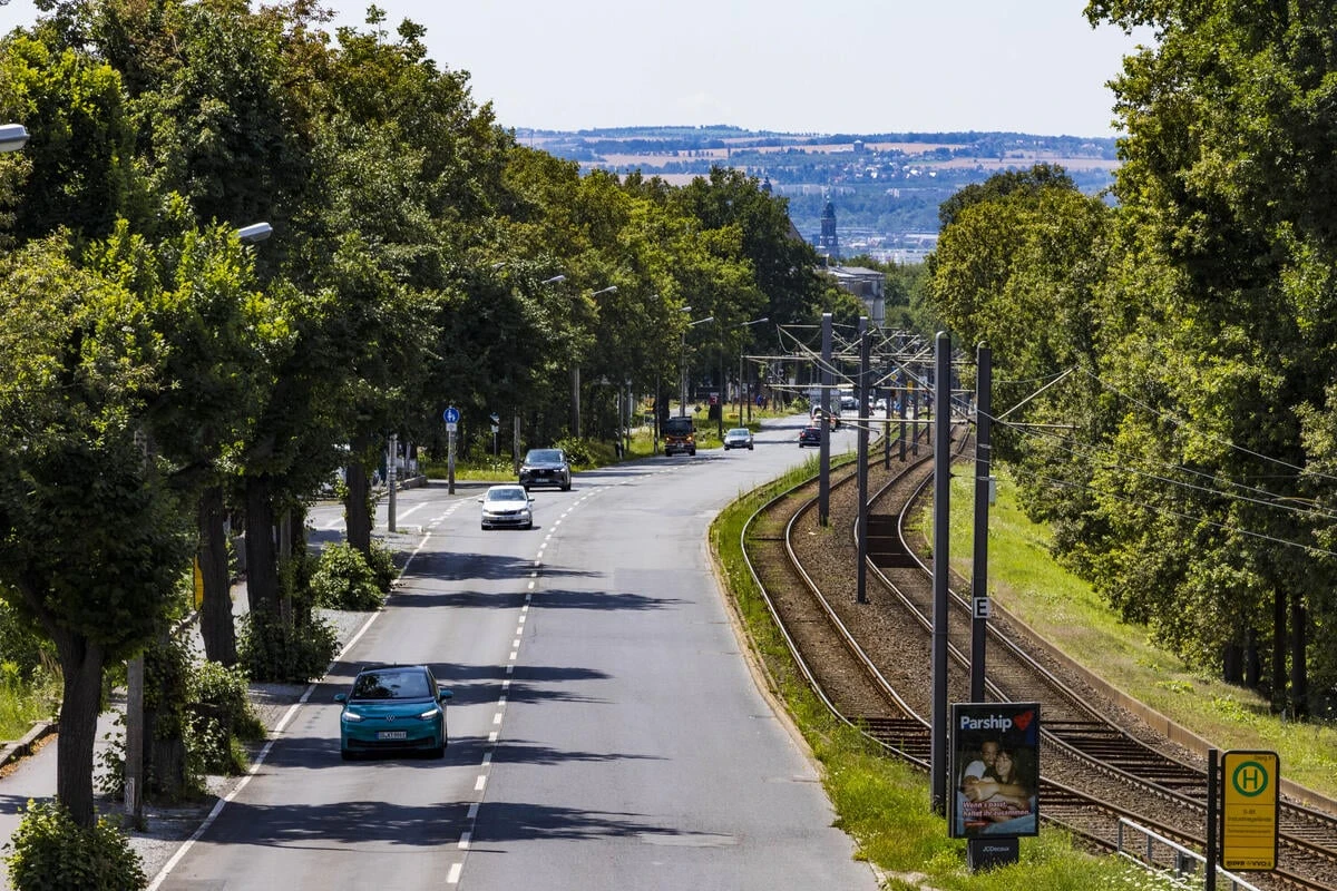 Berauschter Audi-Fahrer bleibt im Gleisbett stecken, dann ergreift er die Flucht