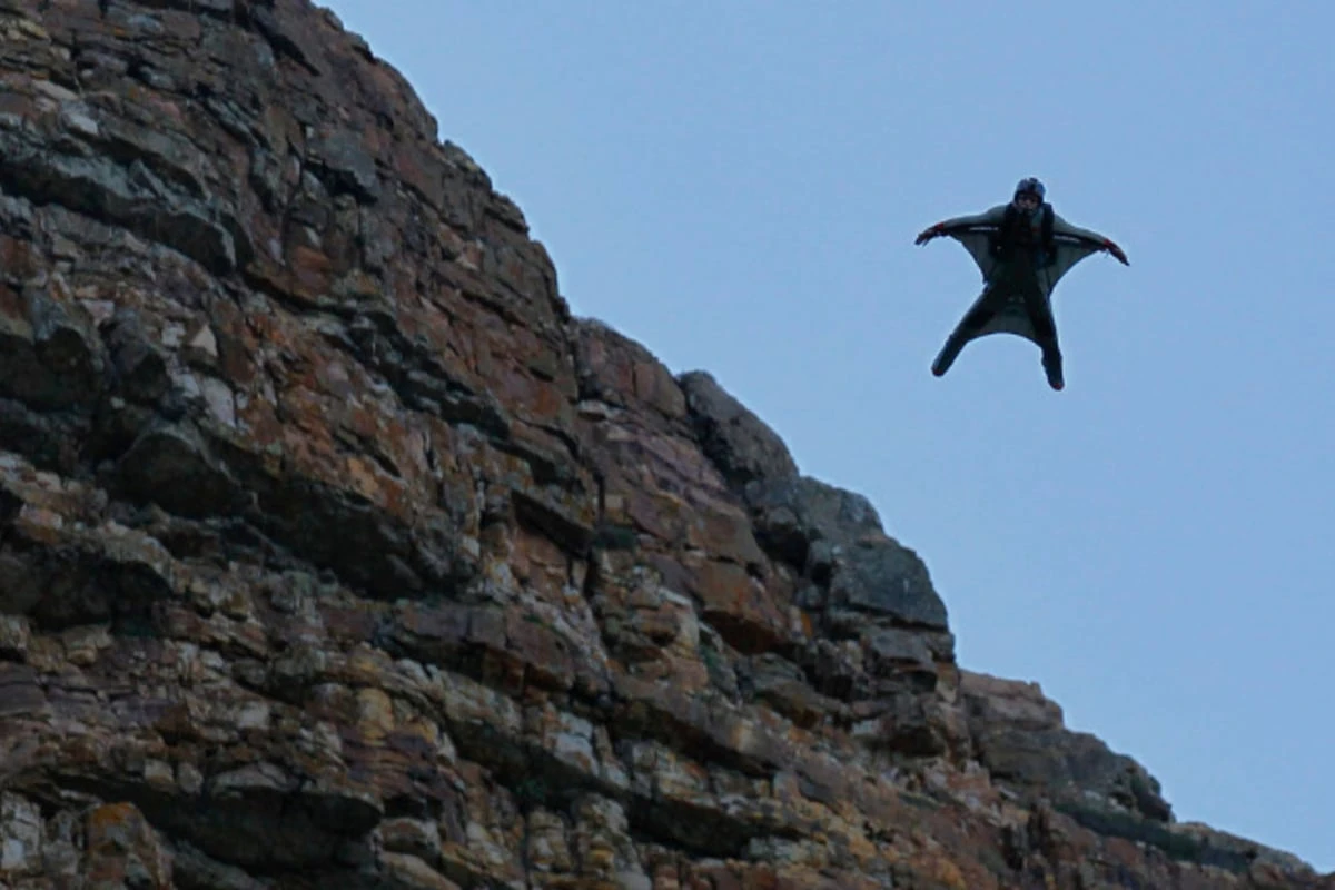 Drama in luftiger Höhe: Wingsuit-Sprung endet für Deutsche (48) in Katastrophe