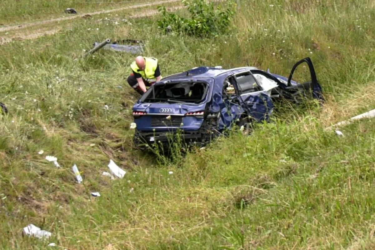 Audi kommt von Straße ab: Zwei Tote bei Unfall auf der A14