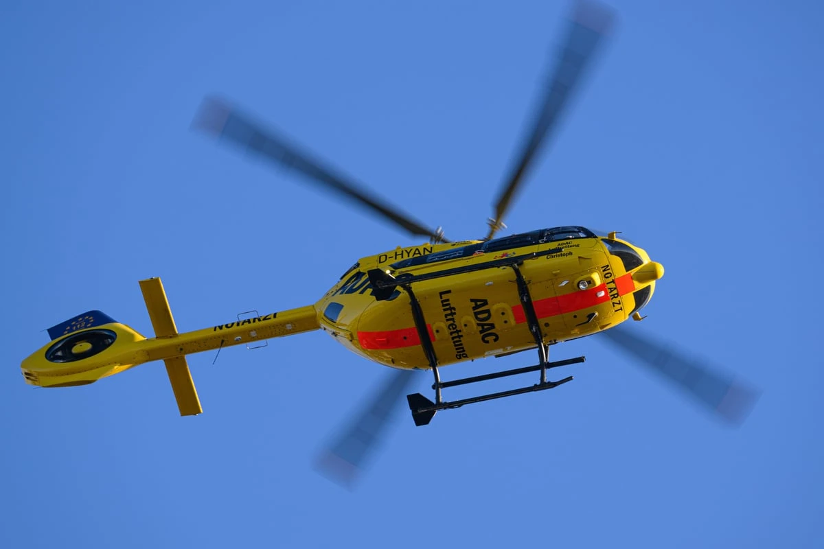 Jugendliche stürzt mit Moped: Rettungshubschrauber im Einsatz