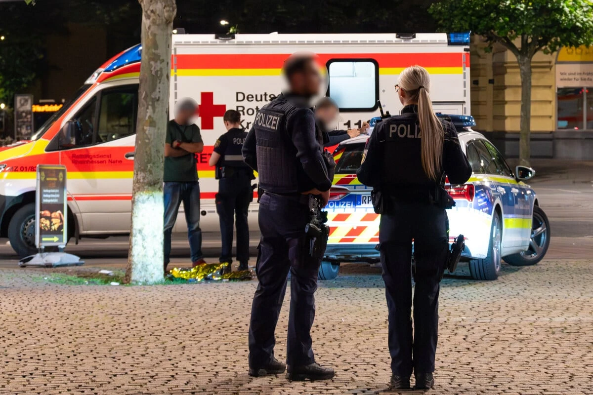 Messer-Attacke am Mainzer Hauptbahnhof: Mann (22) niedergestochen - Täter auf der Flucht