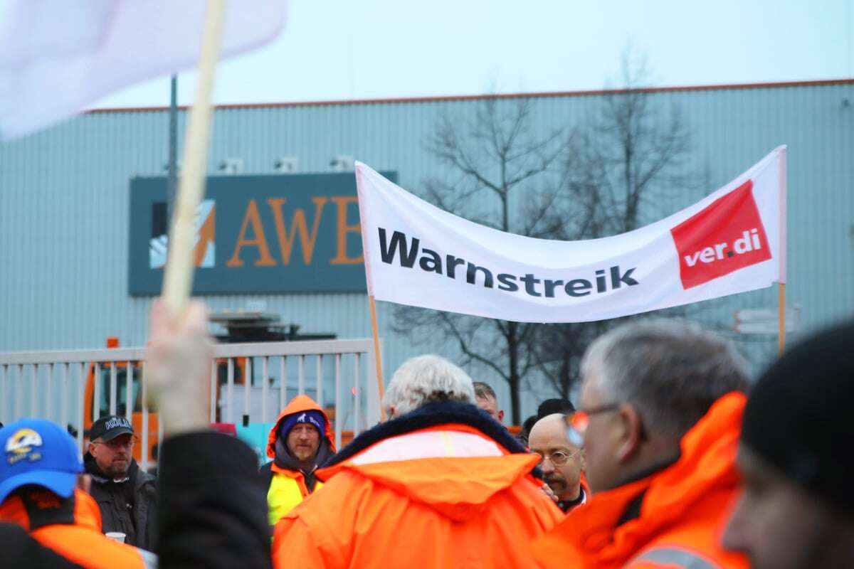 Jetzt legt auch die Müllabfuhr die Arbeit nieder! Das musst du zum AWB-Streik wissen