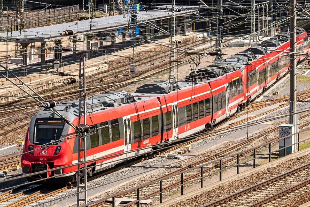 Blitzeinschlag! Sachsens wichtigste Bahnstrecke nach Unwetter dicht