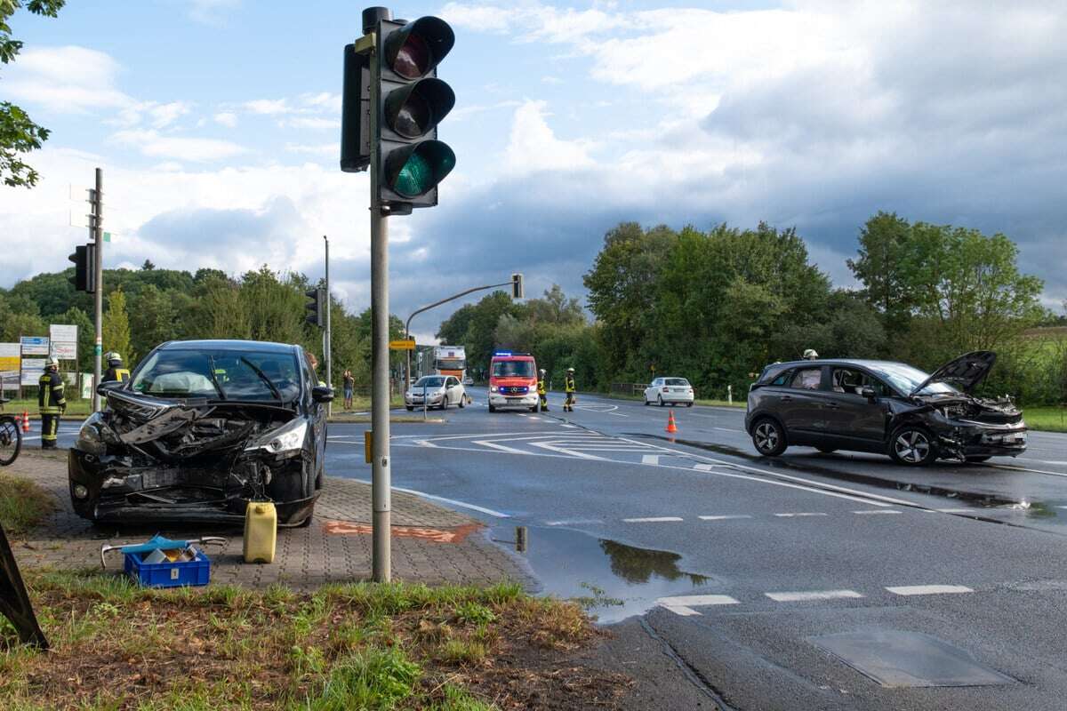 Heftiger Frontal-Crash auf B45: Zwei Schwerverletzte!