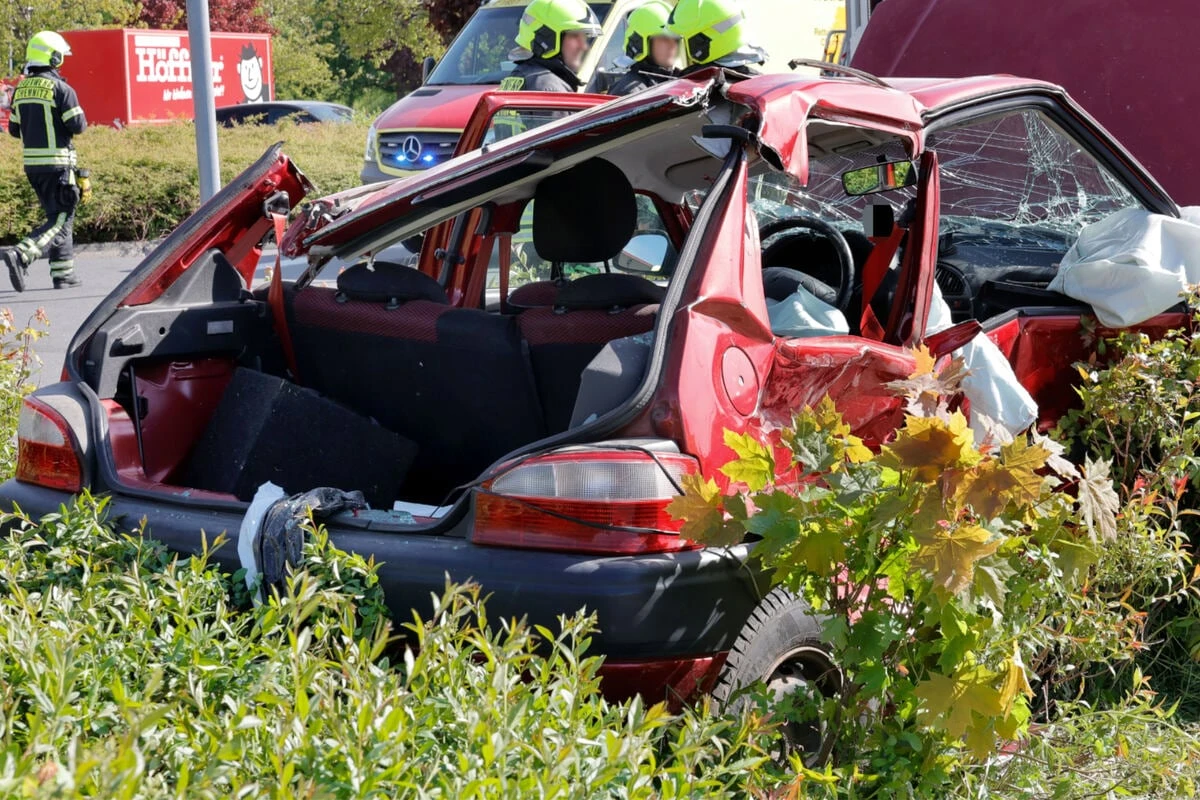 Schwerer Unfall auf Chemnitz-Center-Parkplatz: Mehrere Verletzte