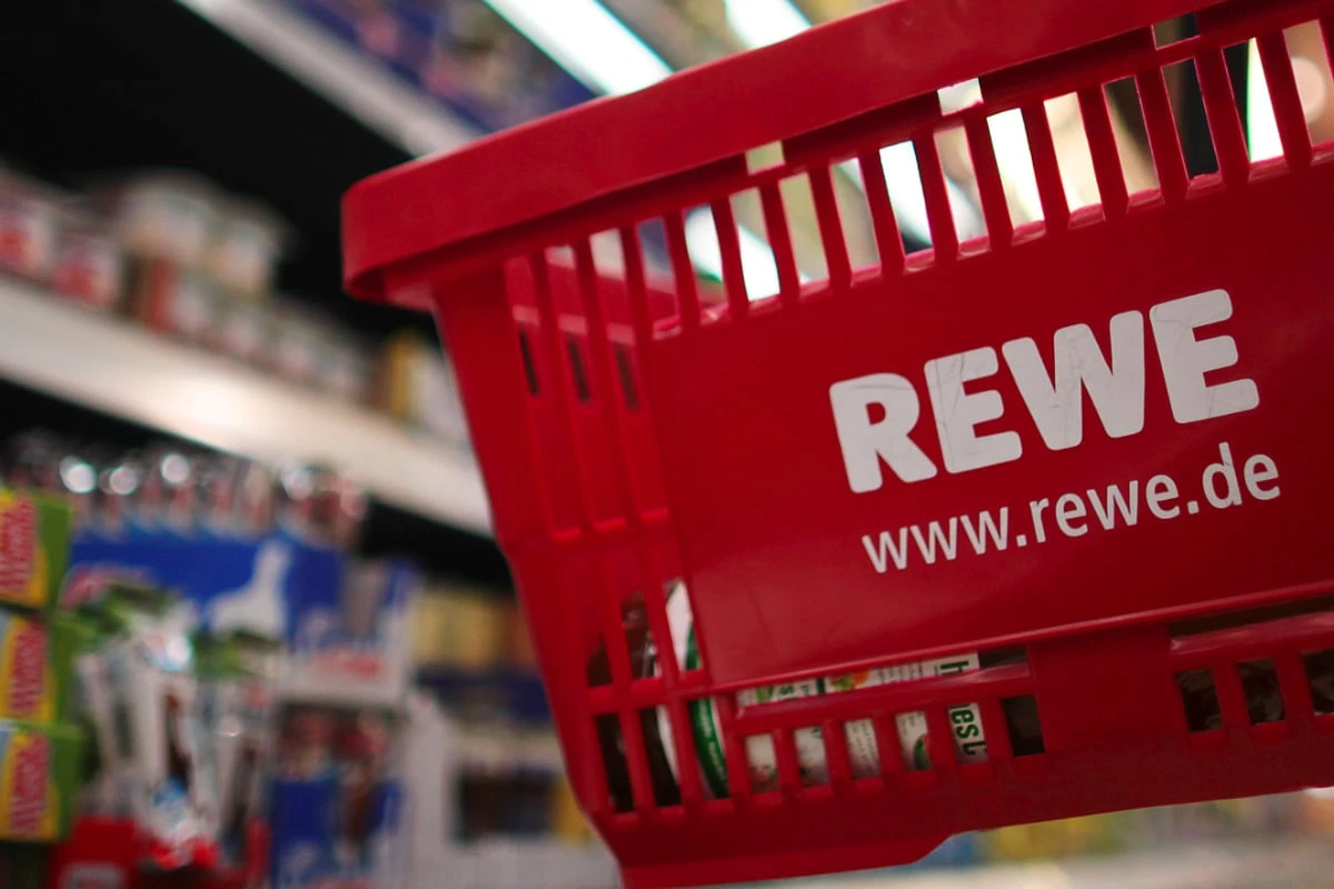Kundin in REWE von Mitarbeiter geschlagen: 