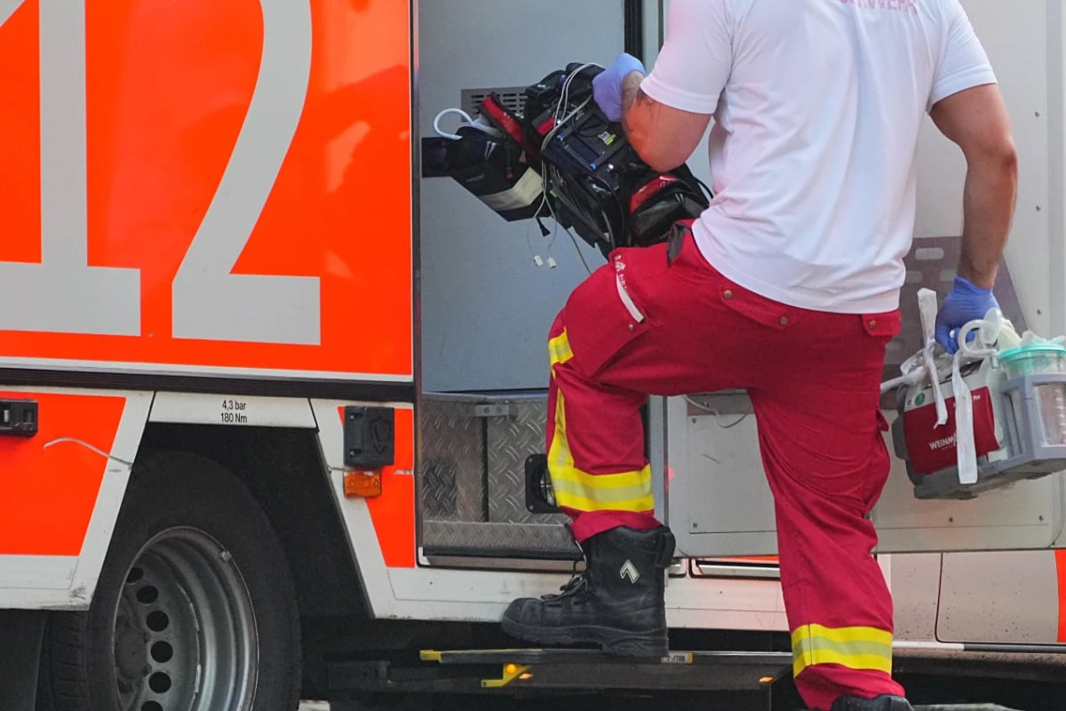Brutale Attacke auf Sanitäter: Retter bei Einsatz schwer verletzt