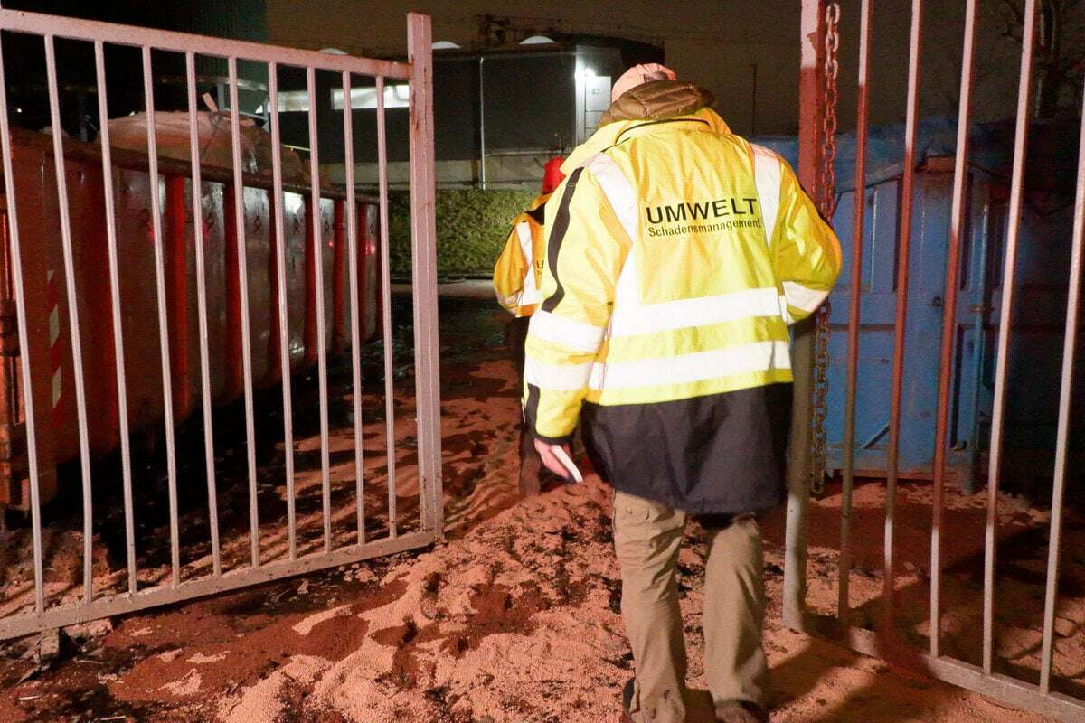 5000 Liter Öl im Hamburger Hafen ausgelaufen