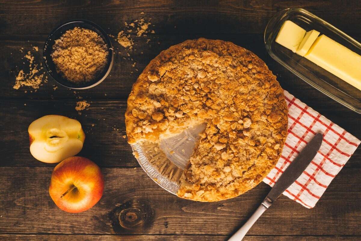 Omas saftiger Apfelkuchen mit Streusel - Einfaches Rezept für die Springform