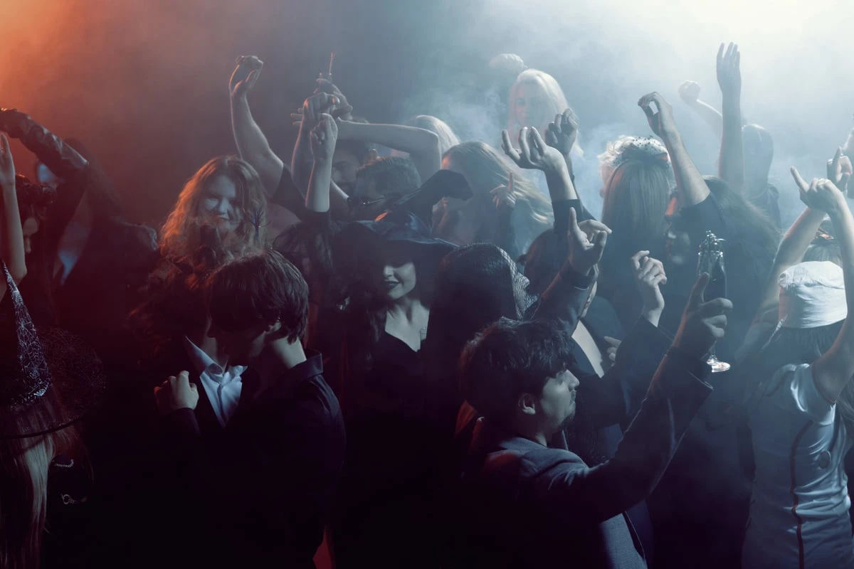 Halloween-Party läuft völlig aus dem Ruder: Teenagerin lädt 400 Menschen nach Hause ein