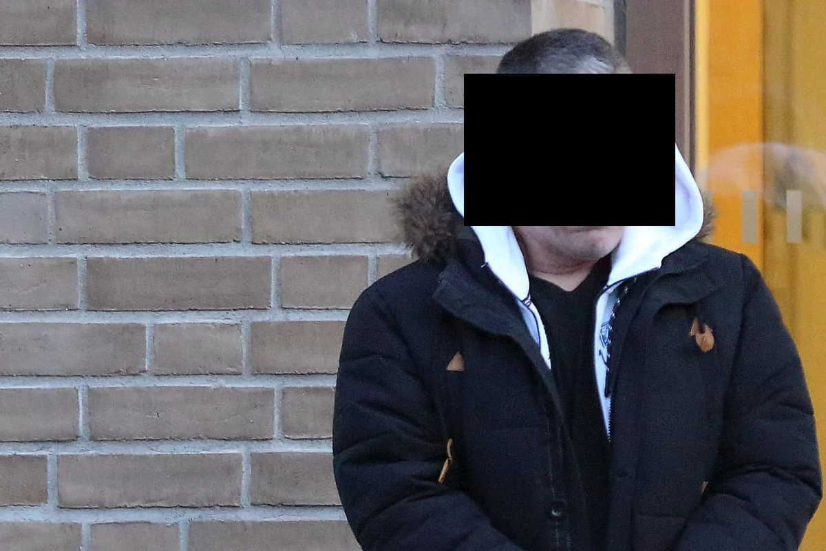 Waffen und mehrere Kilo Drogen zu Hause gelagert: Anklage gegen Dealer erhoben