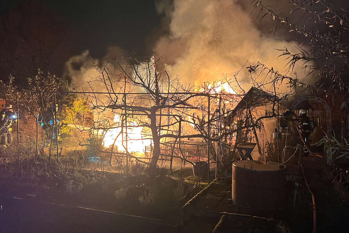 Mysteriöse Brände in München: Zwei Gartenhütten fast zeitgleich in Flammen