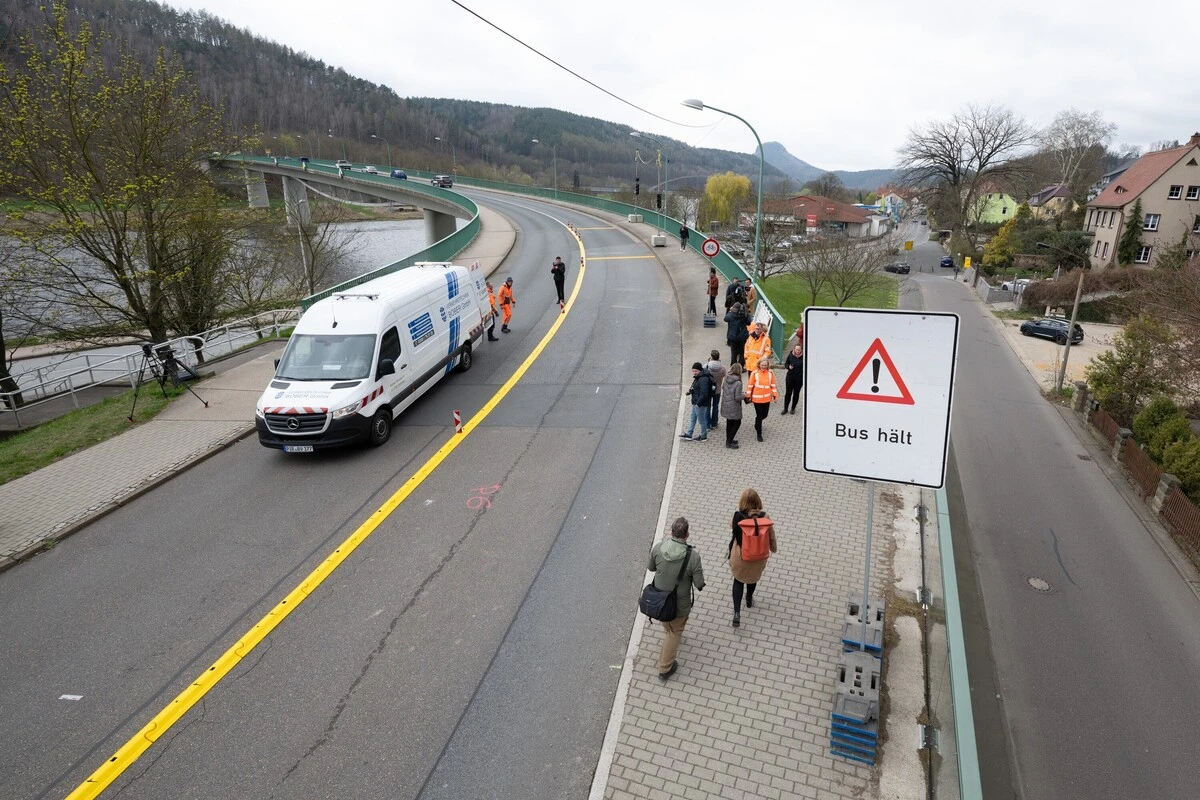 Elbbrücke in Bad Schandau wieder offen: Autofahrer hupen vor Freude