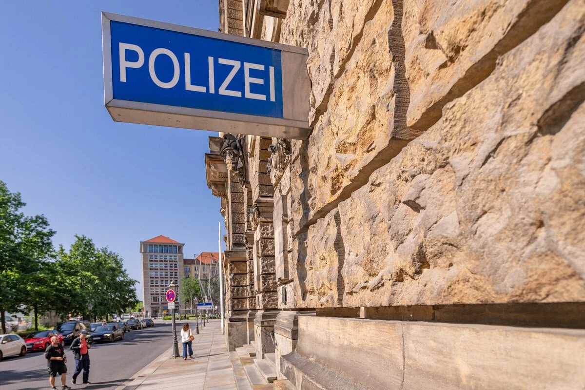 Diebe schlagen vor Polizeirevier zu: VW Passat in der Schießgasse gestohlen